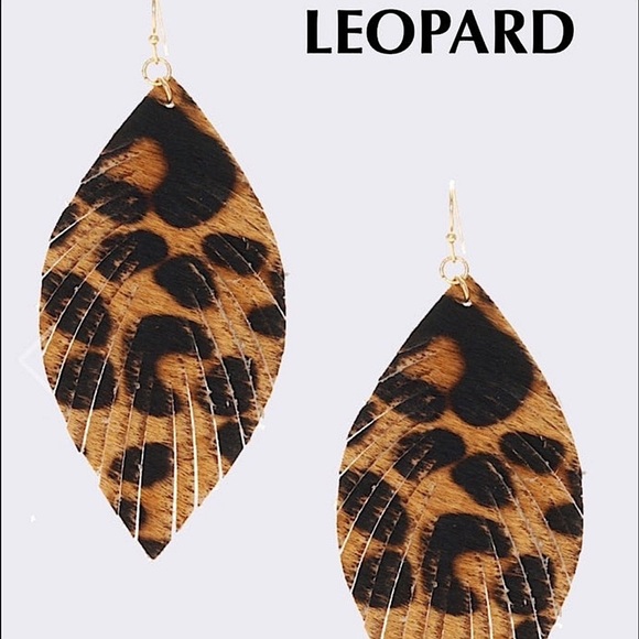 👻BOGO50%👻 🆕🌿🤍RUE 27: WHITE LEOPARD Leaf Shape Dangle Earrings - Picture 5 of 10